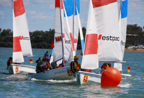 Tight at the top mark © Suellen Hurling 